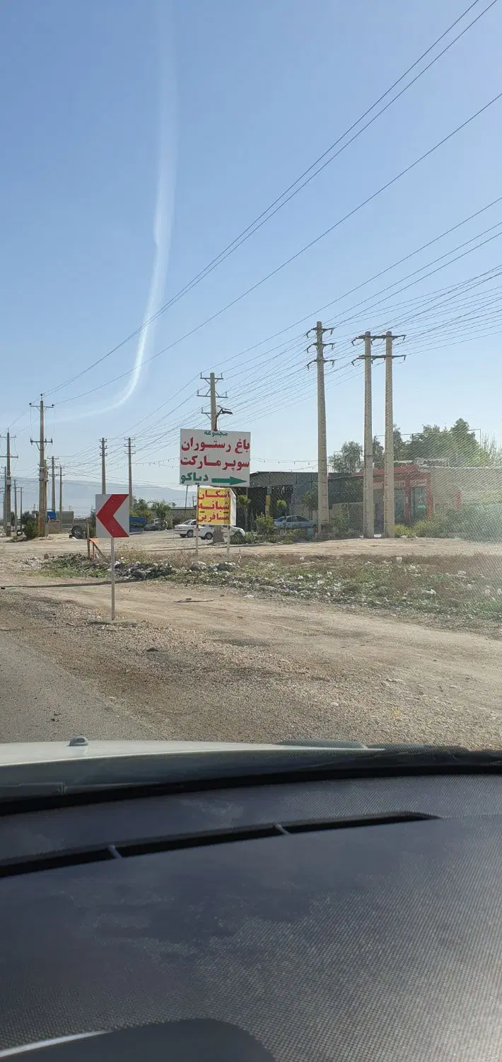 زمین بر خیابان اصلی رو به رو جاده فرودگاه جهرم