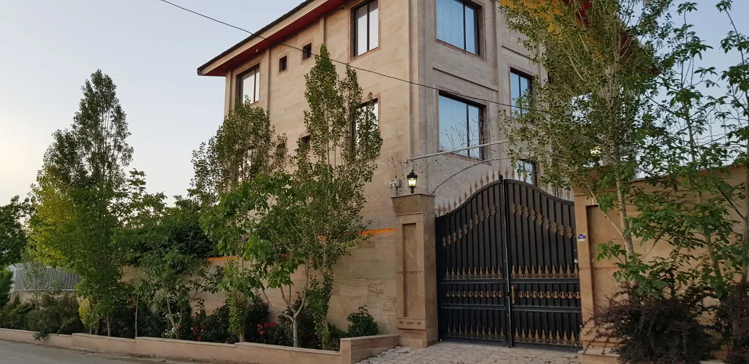 ویلا شخصی ساز در بهترین لوکیشن مهرآباد رودهن