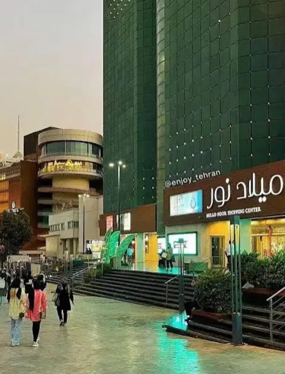 مغازه تجاری میلاد نور ، شهرک غرب
