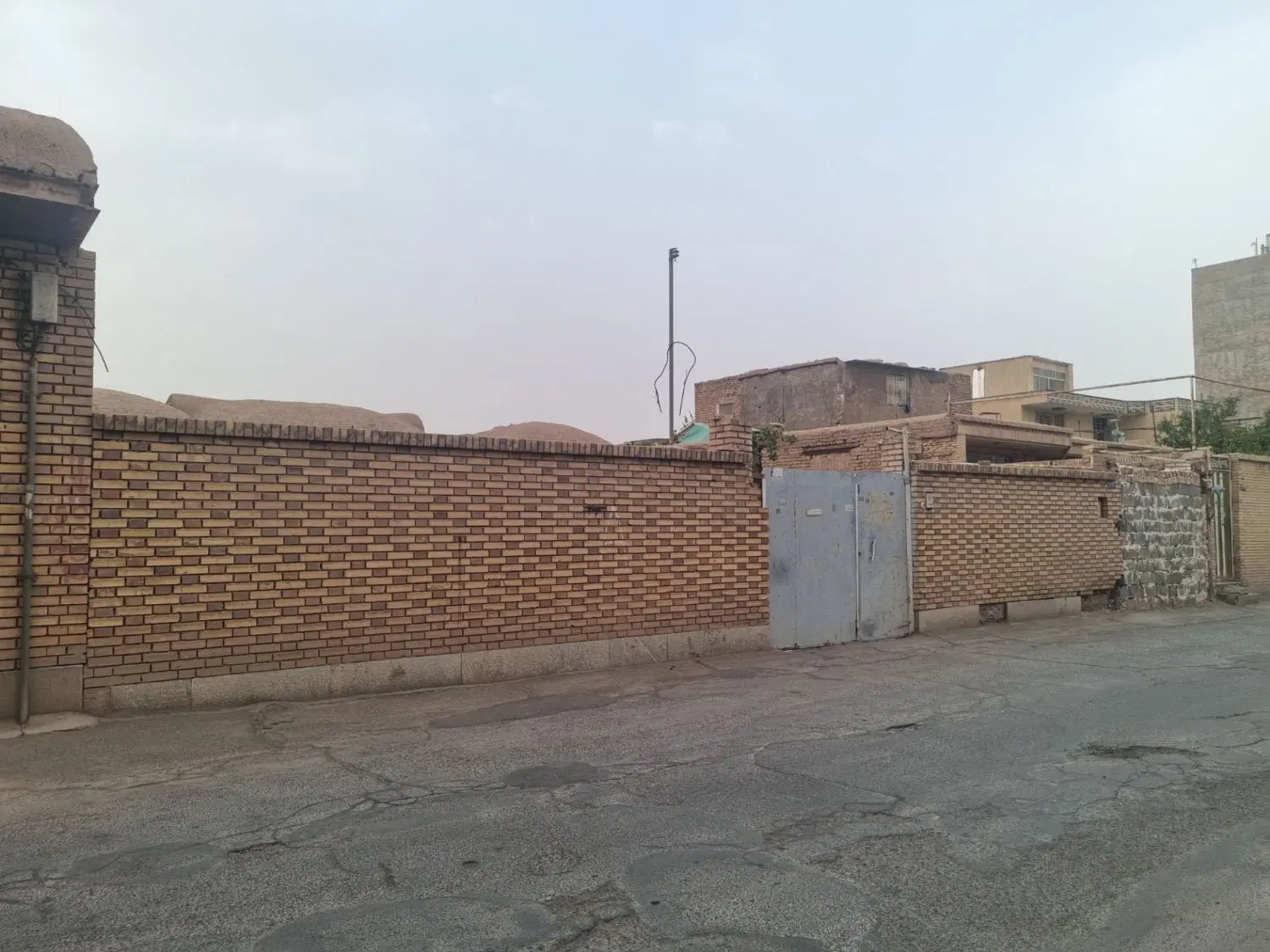 فروش زمین  خانه کلنگی واقع در خیابان شهاب و بهزاد