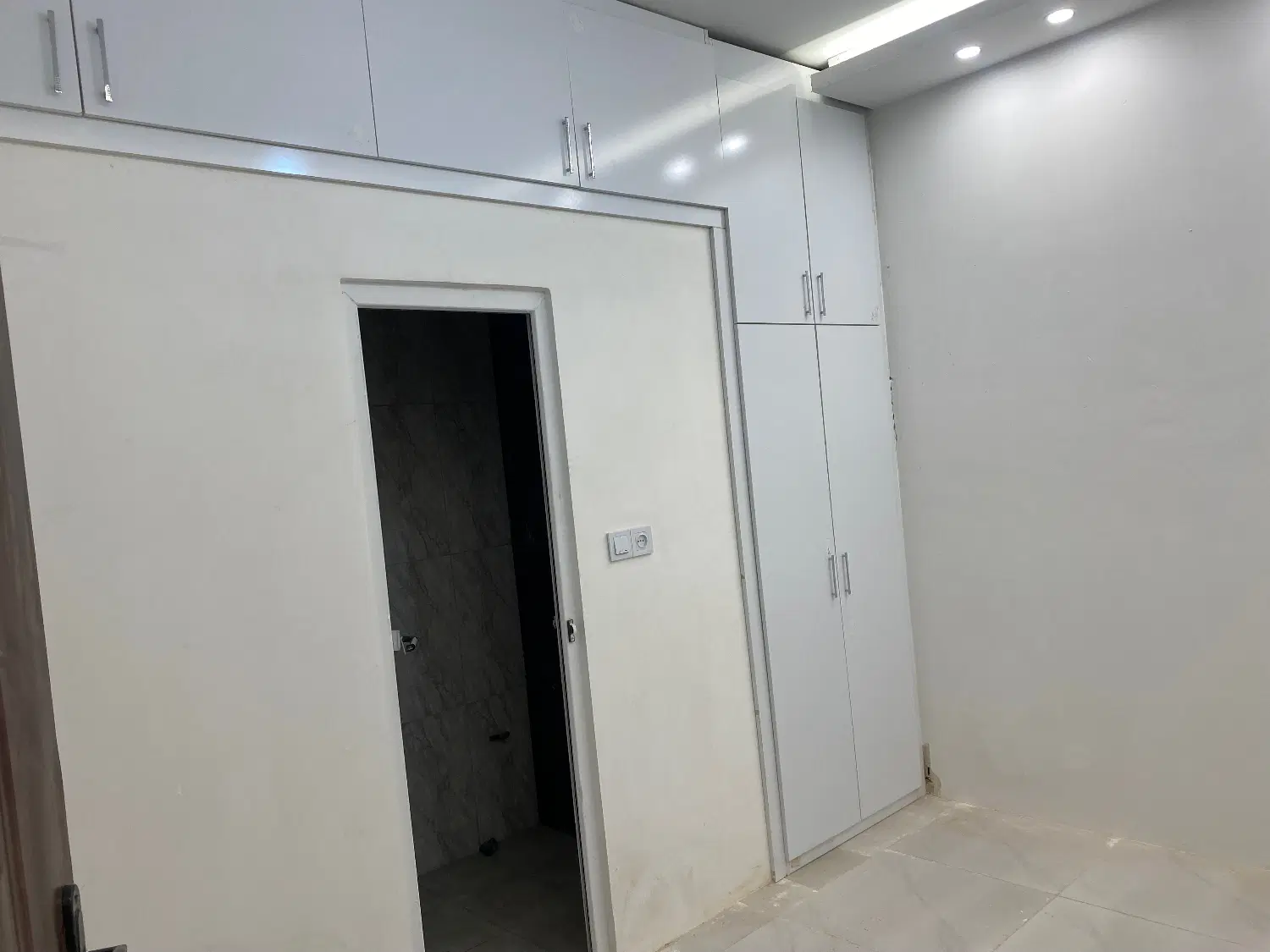 رهن واجاره  واحد ۶۵ متری یک خواب پارکینگ دار