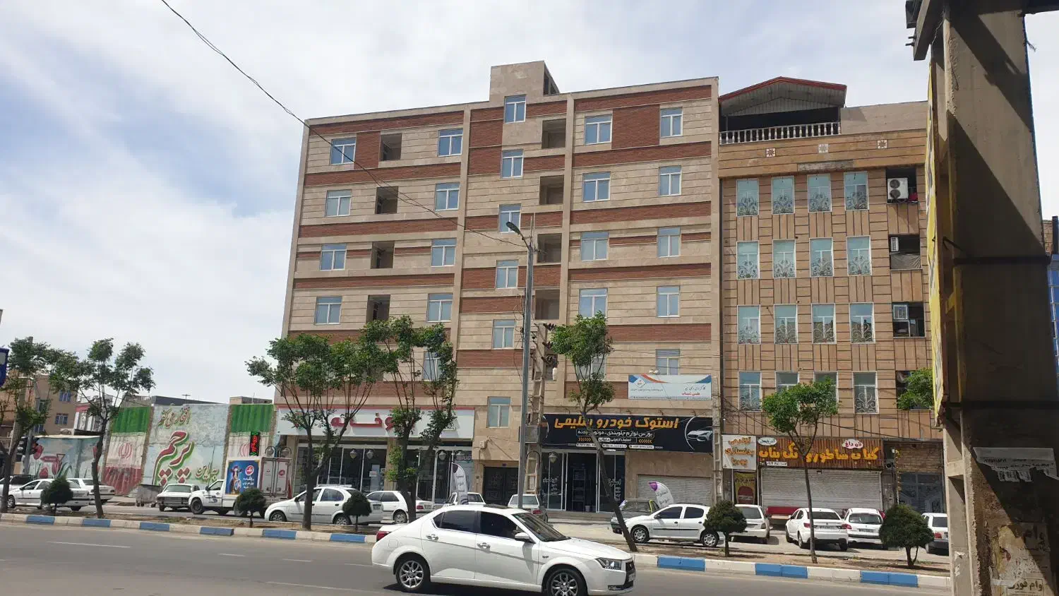 آپارتمان ۹۰ متری بلوار سپاه با پارکینگ و عدم خلاف