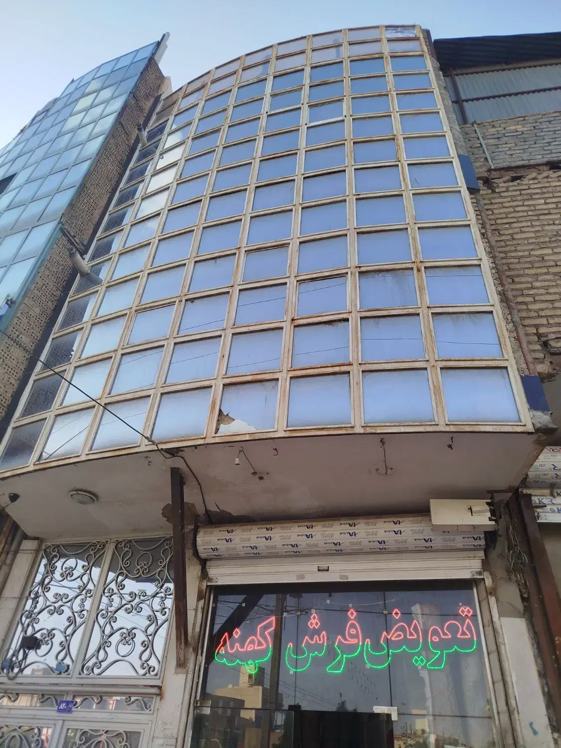 مغازه تجاری و سوییت و انبار