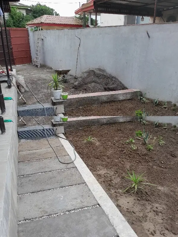 ملک ۸۵۰ متری  تجاری مسکونی اب برق گاز  داخل بافت