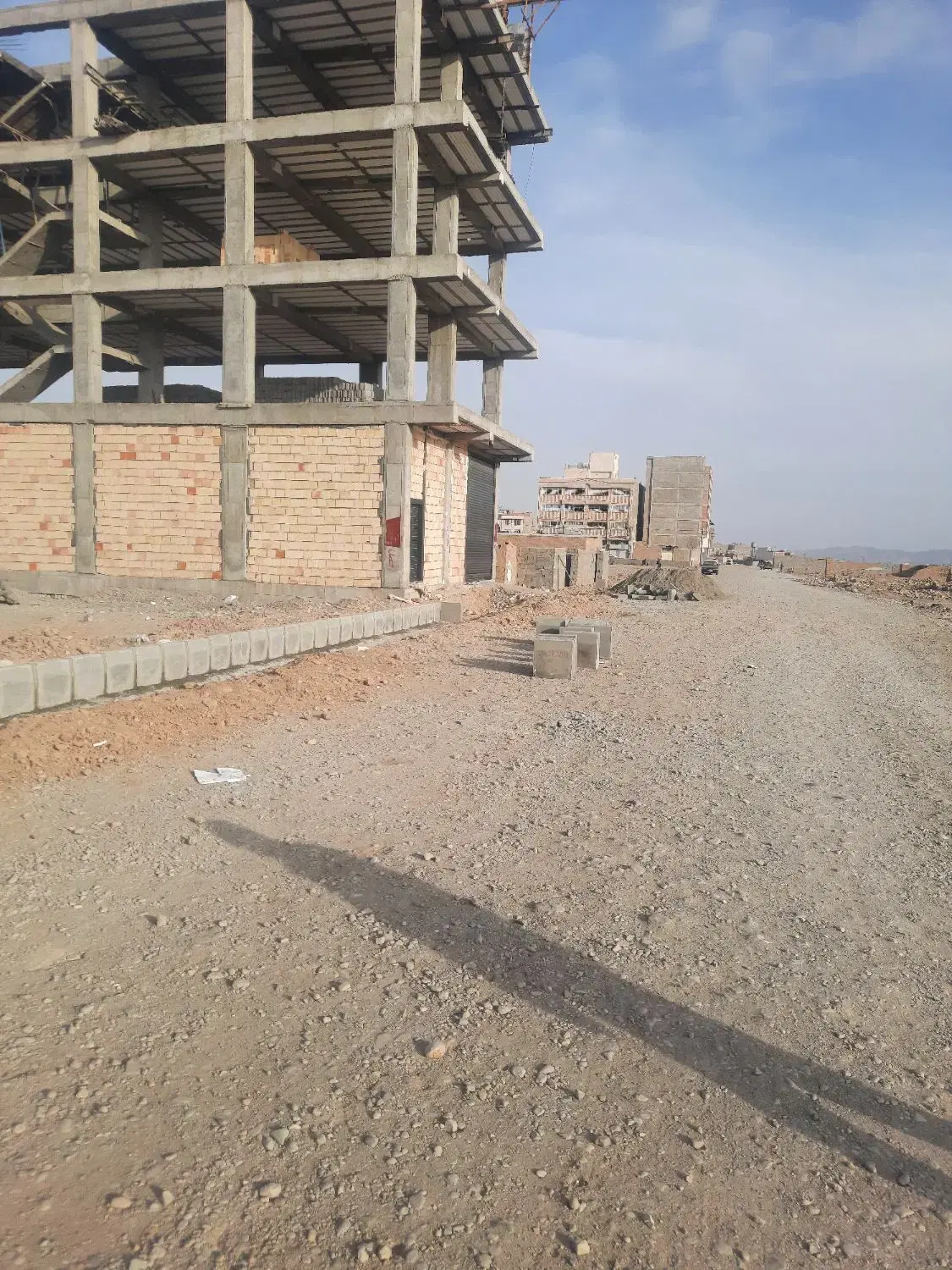 ۳۲۰ متر زمین تجاری و مسکونی