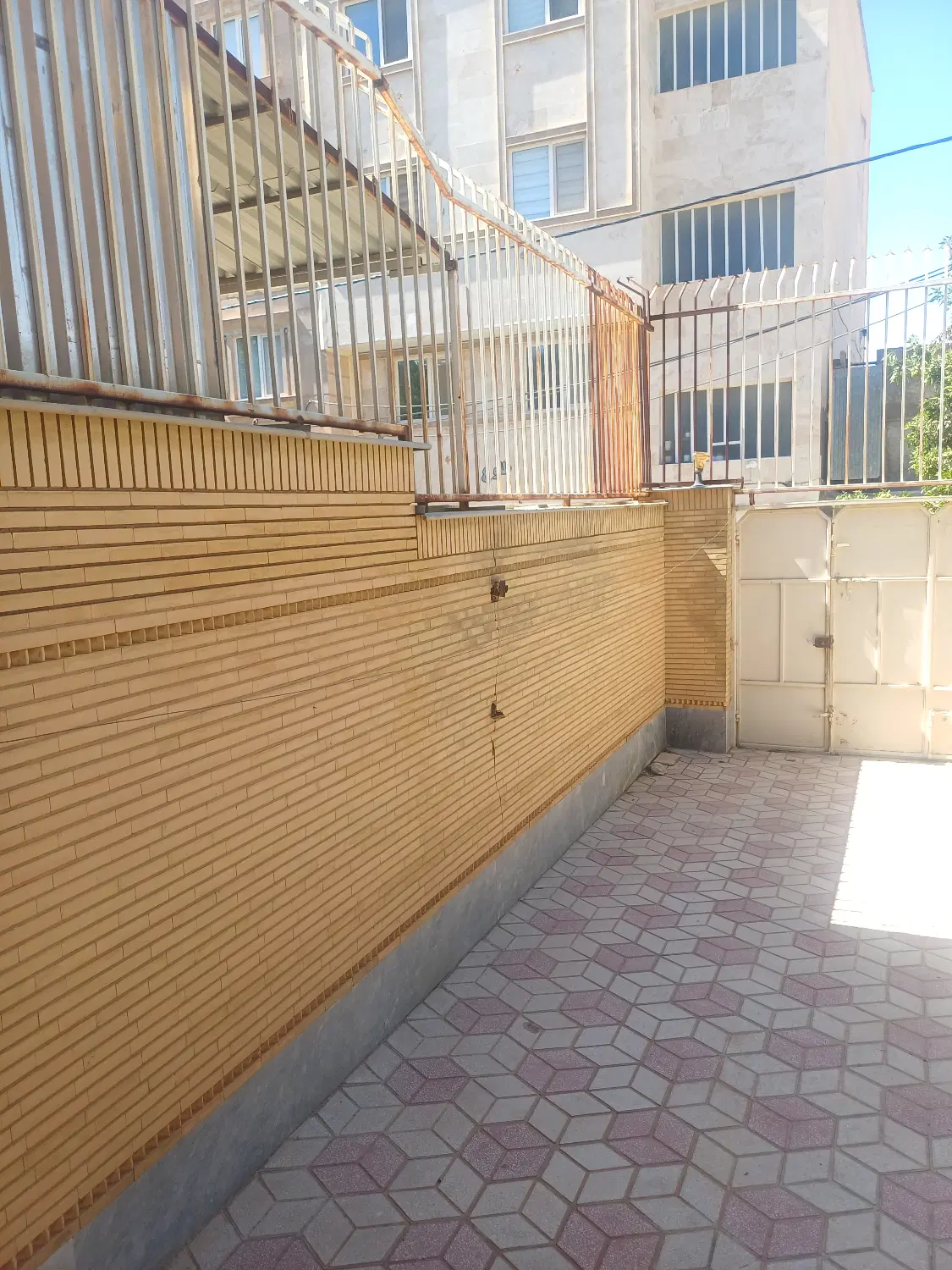 فروش منزل مسکونی دو طبقه