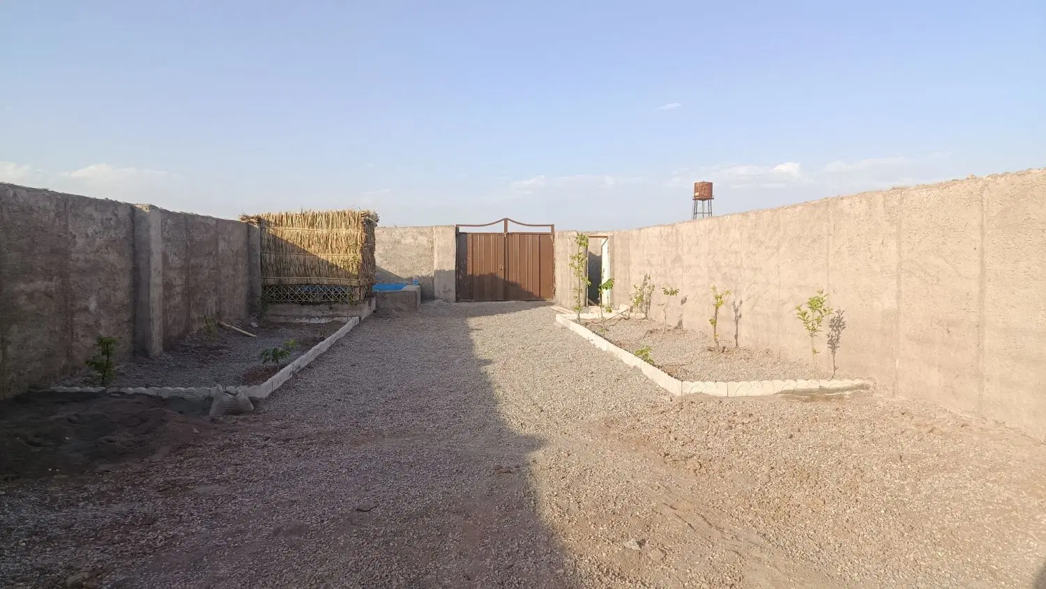 زمین باقر اباد
