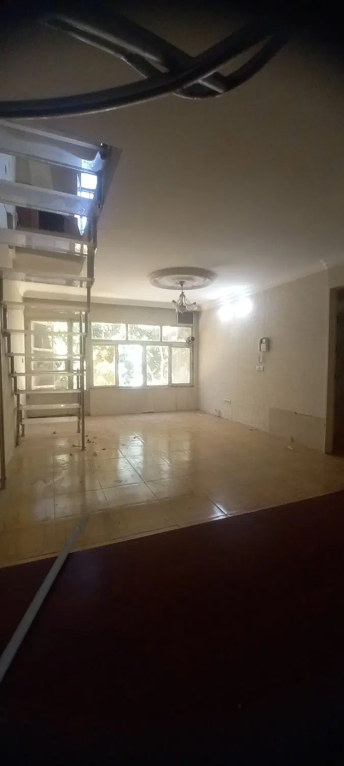 آپارتمان با۸۰متر حیاط