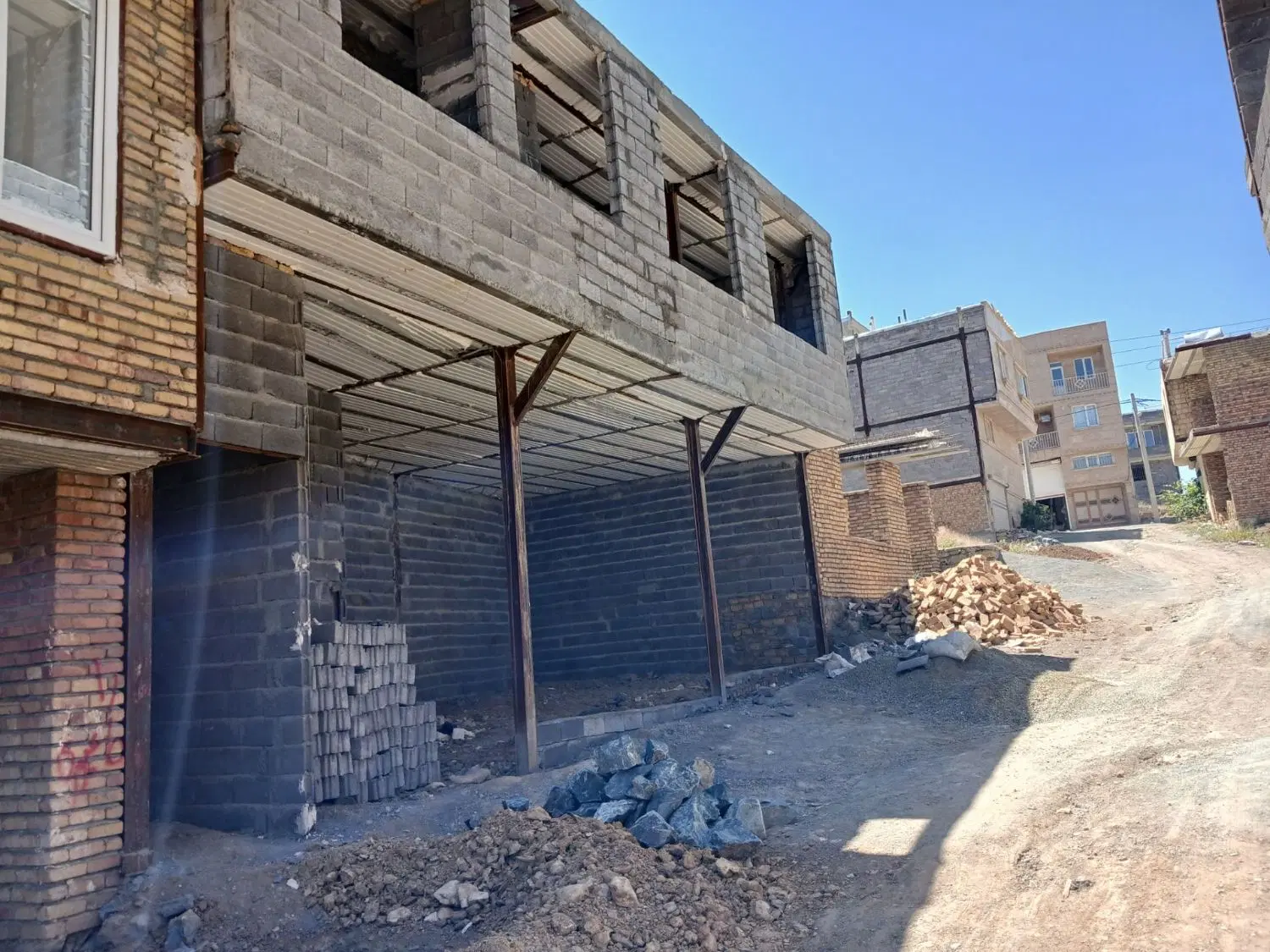 خانه نیمه کاره آساوله