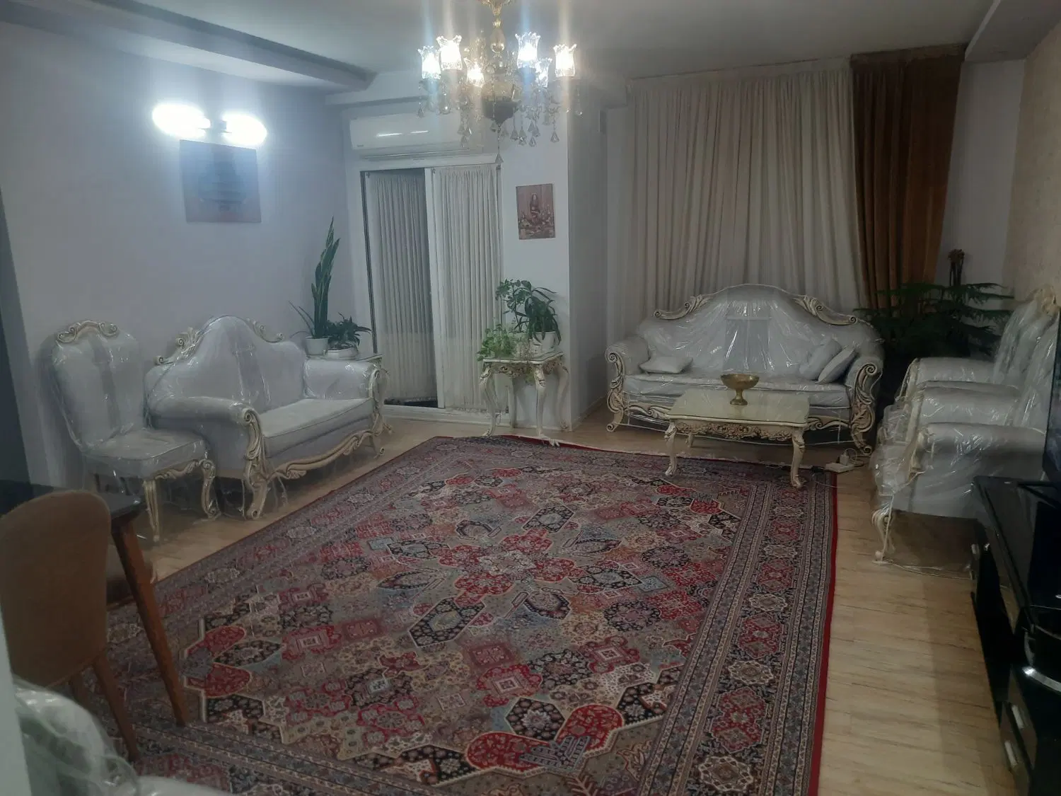 آپارتمان ۸۰ متری دو خواب شیک
