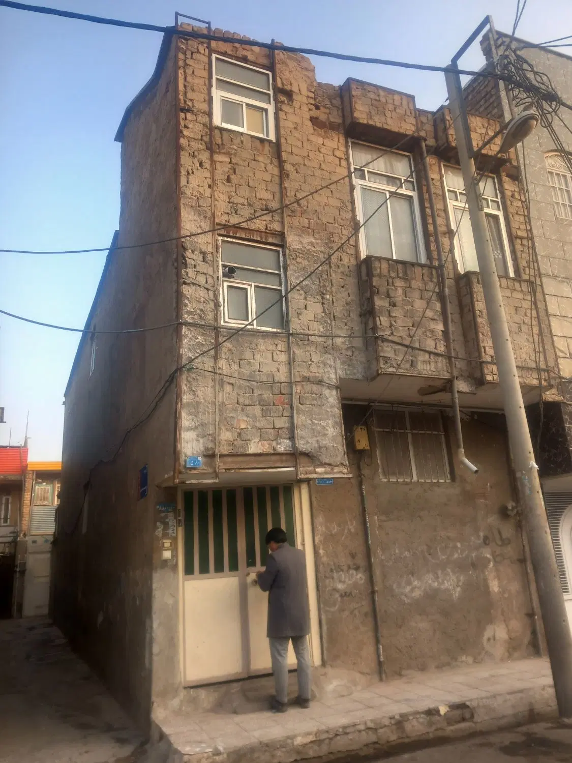 ۲طبقه ۸۵ متر در توحید۳۸