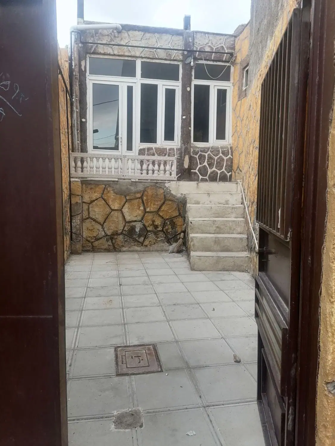 حیاط درکندرود