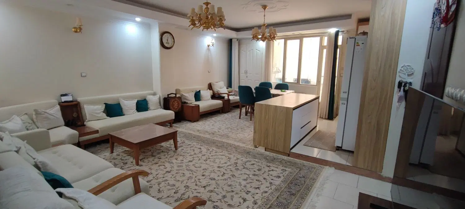 ۷۴ متر دو خواب نورگیر دو نبش تک واحدی