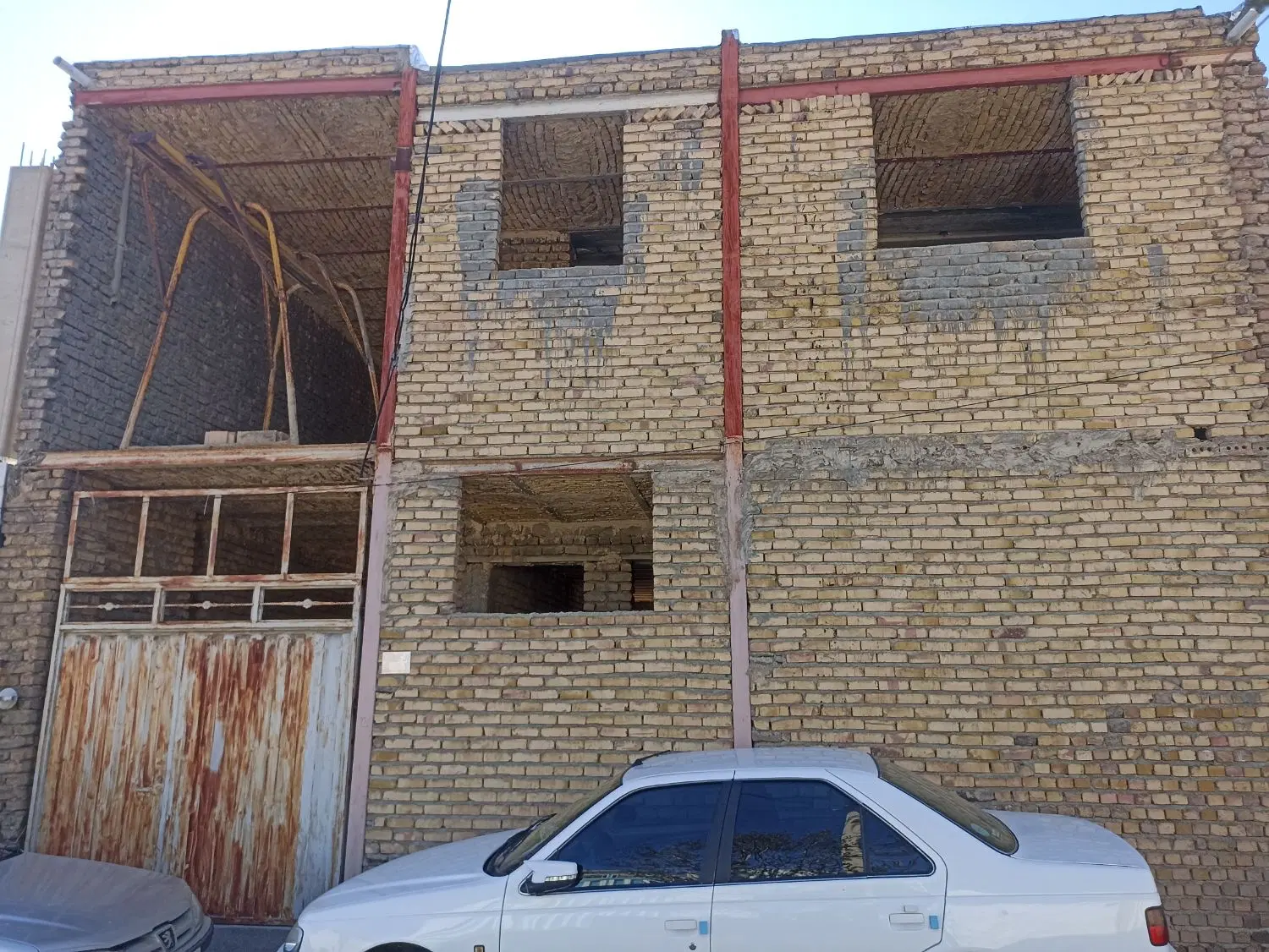 فروش منزل مسکونی نیمه کاره