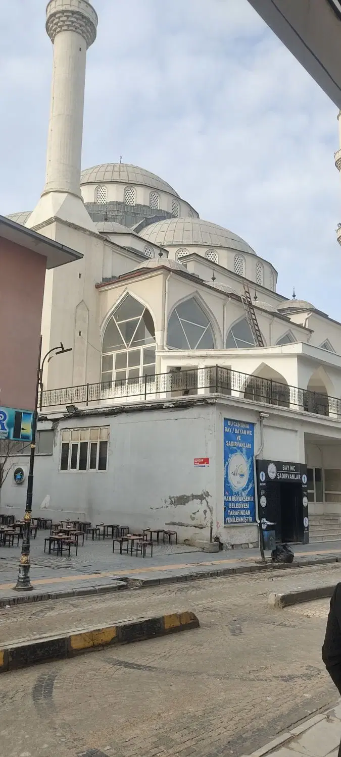 زیرزمین 70 متربهداشتی برخیابان منجم استادجعفری