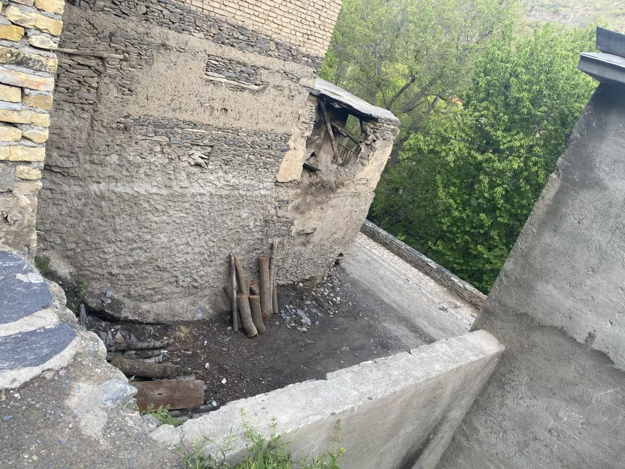 زمین مسکونی دارای سند شش دانگ در روستای ازغد