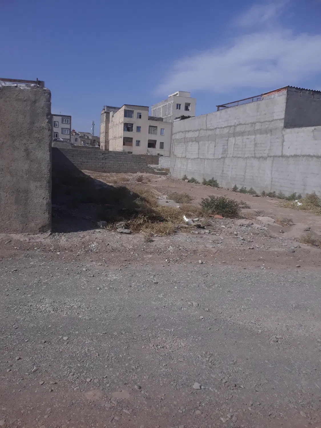 زمین ۳۲۰ متر
