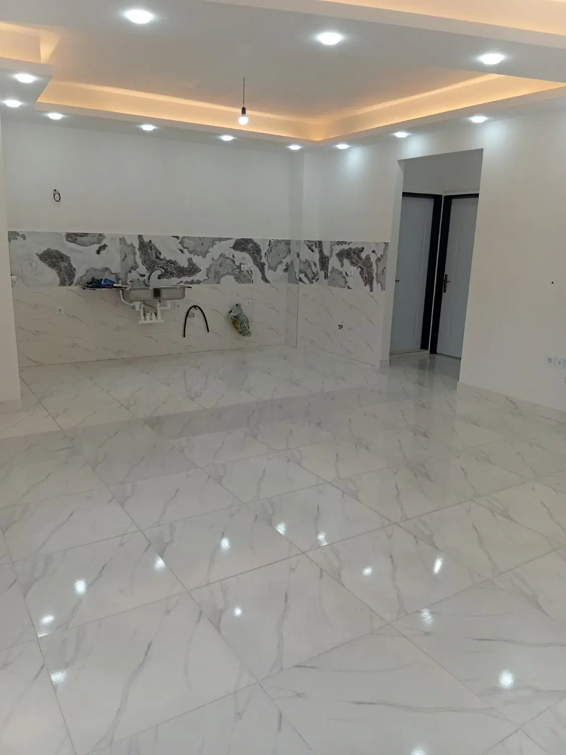 طبقه اول ۱۰۰متری با دوپارکینگ