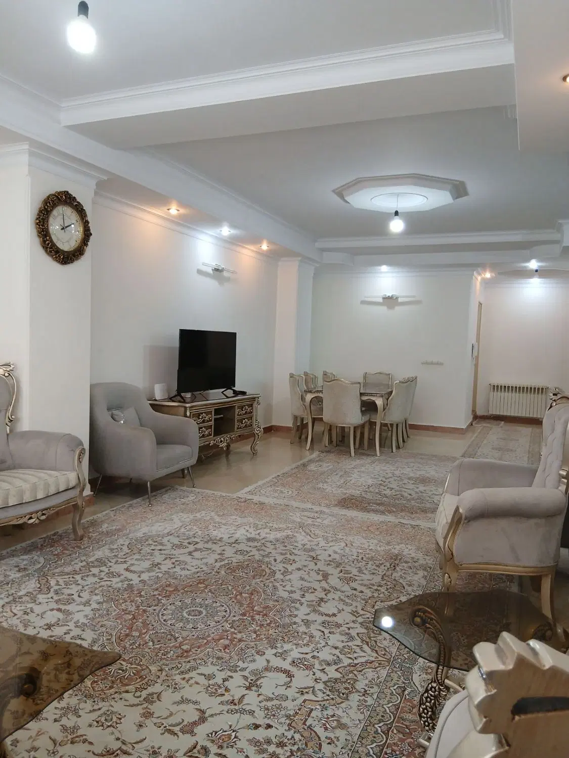 آپارتمان دلباز و آفتابگیر