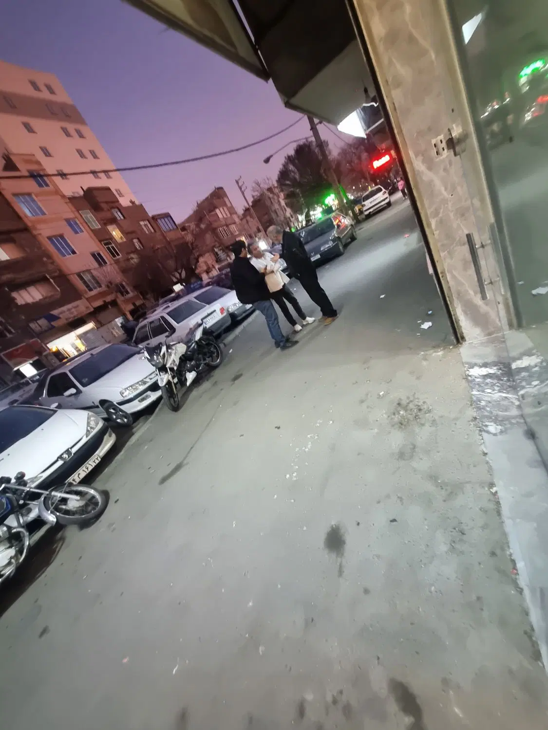 مغازه 105 متر خاک سفید