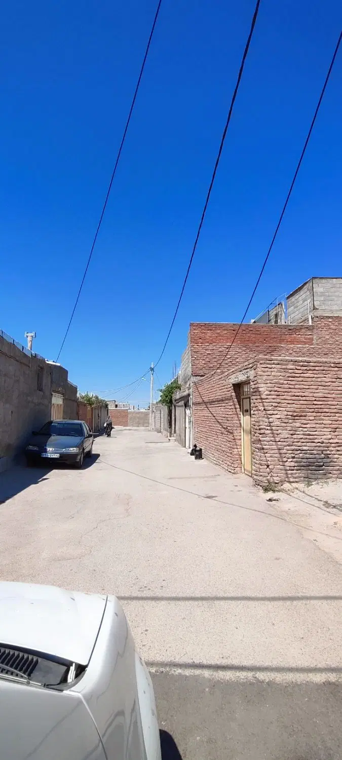 خانه ماشین رو در 12 متری انتظاری