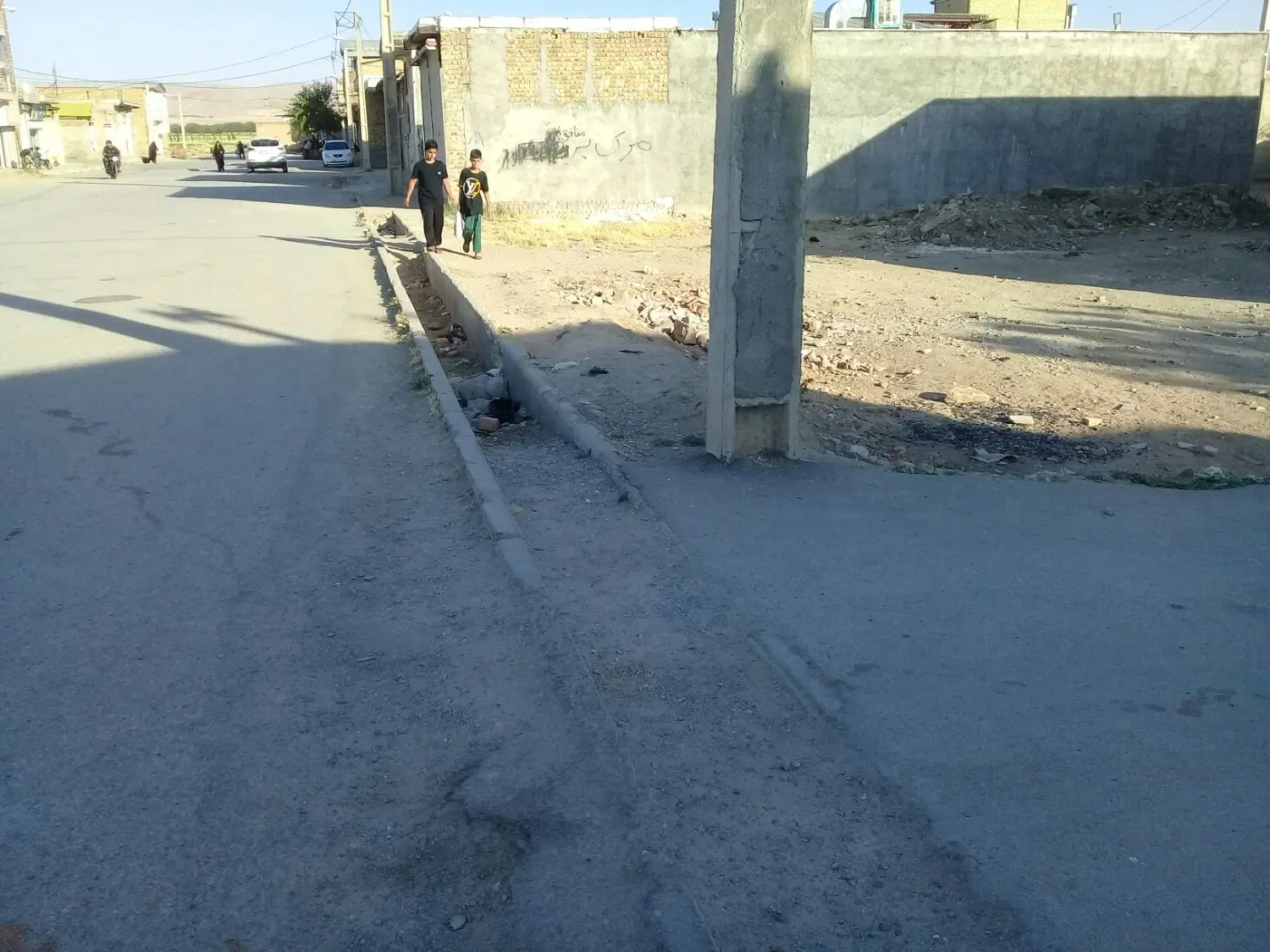 ۵۰ متر زمین دو بر ونسو برای کاسبی