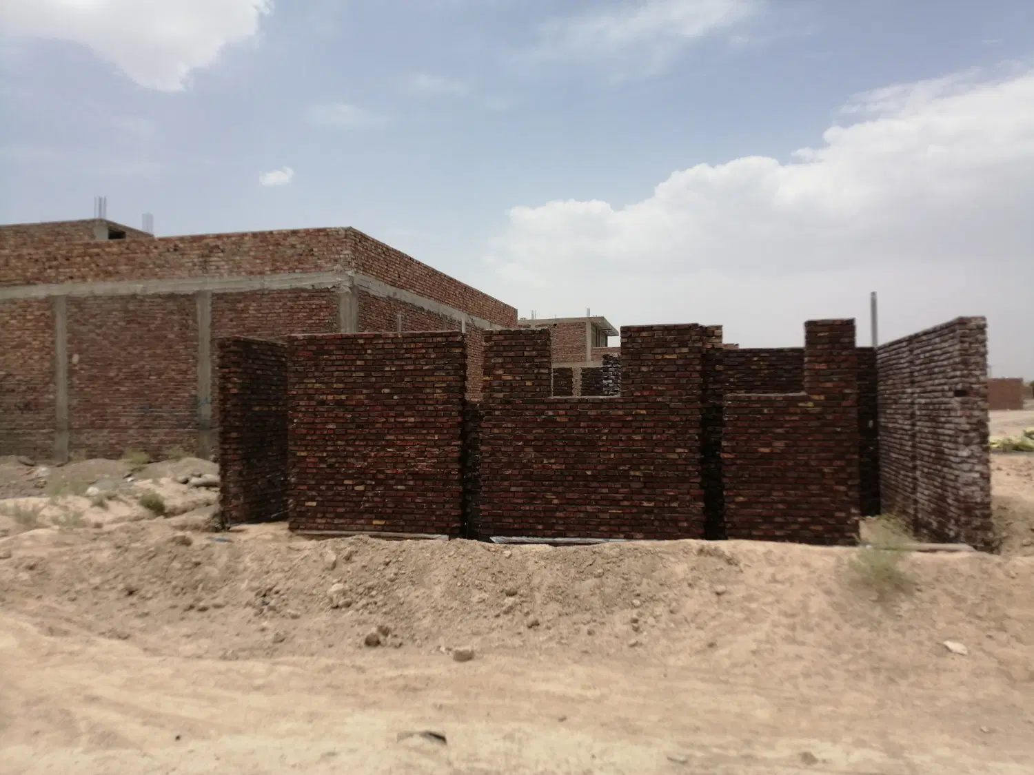 منزل نیمه کاره تا زیر سقف صیاد شیرازی