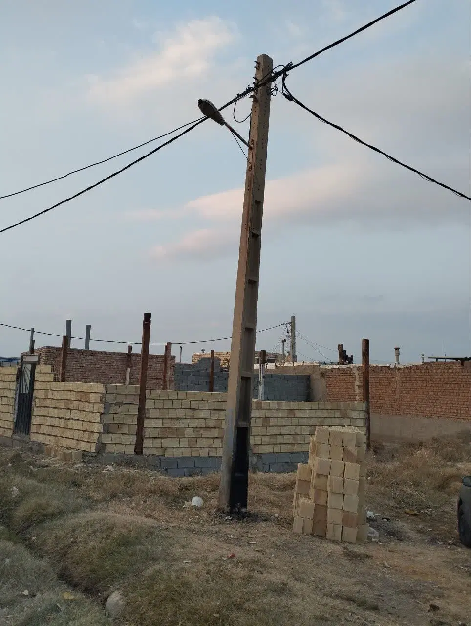 زمین ۵۰ متری دونبش در الوار