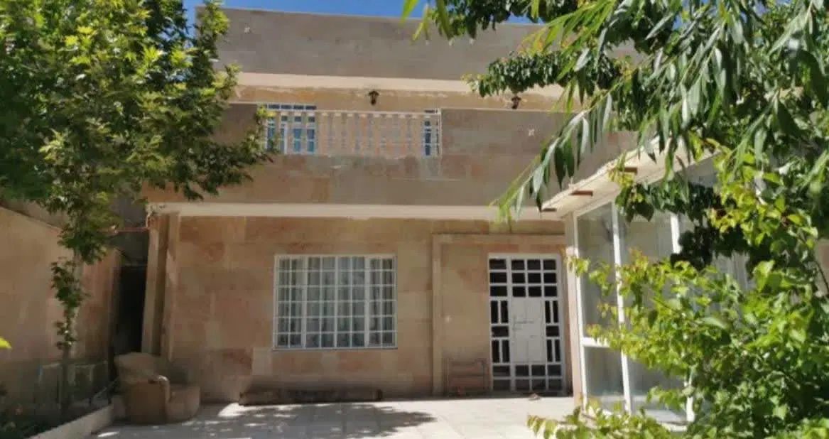 ویلایی قابل سکونت به همراه تجاری