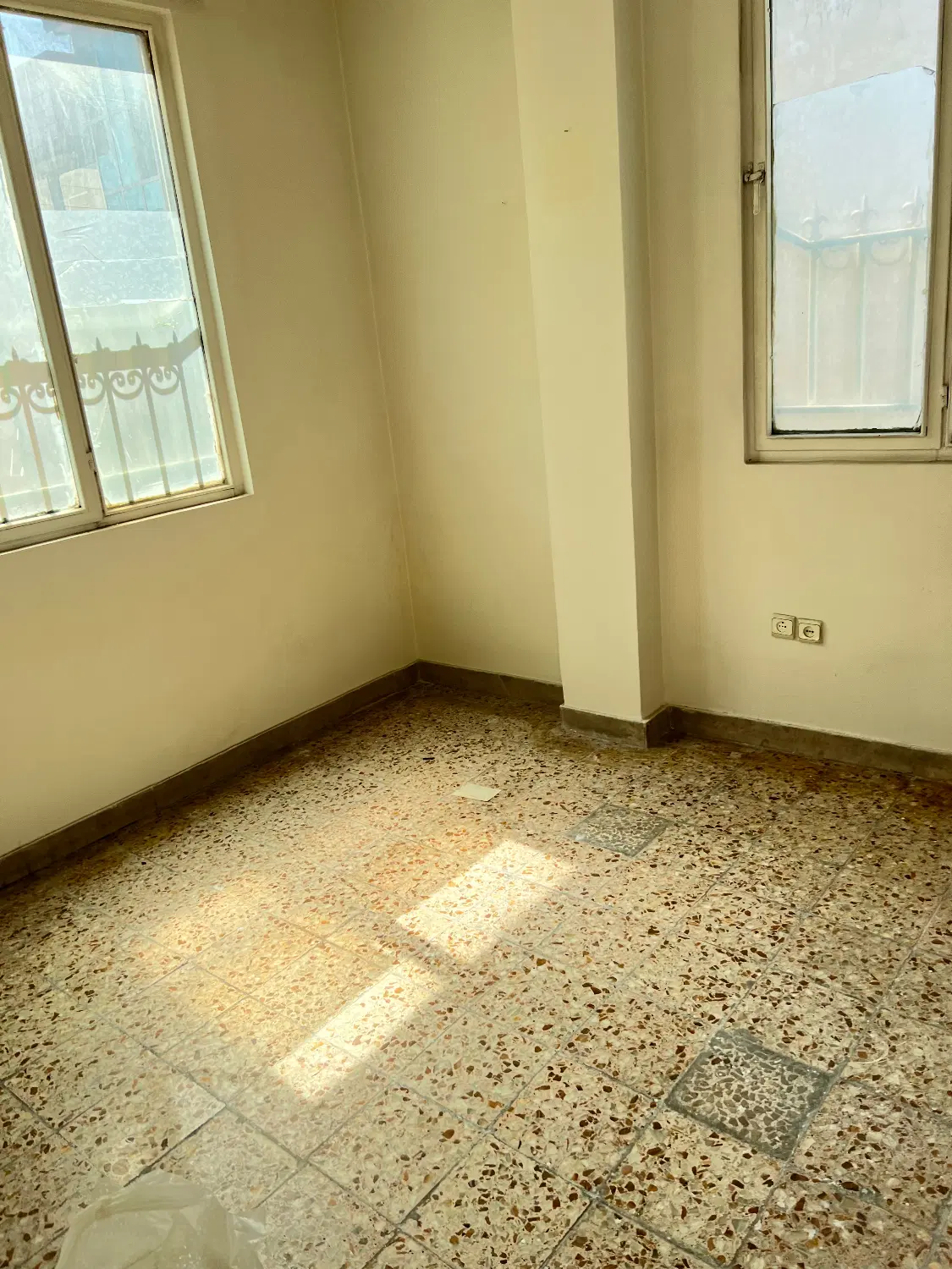 جمهوری آذربایجان ۴۳ متری ( املاک )