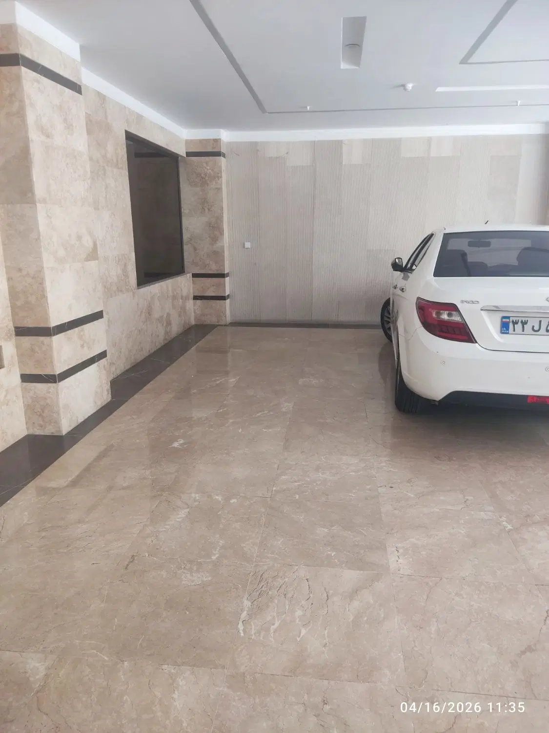 82 متر فردوس شرق