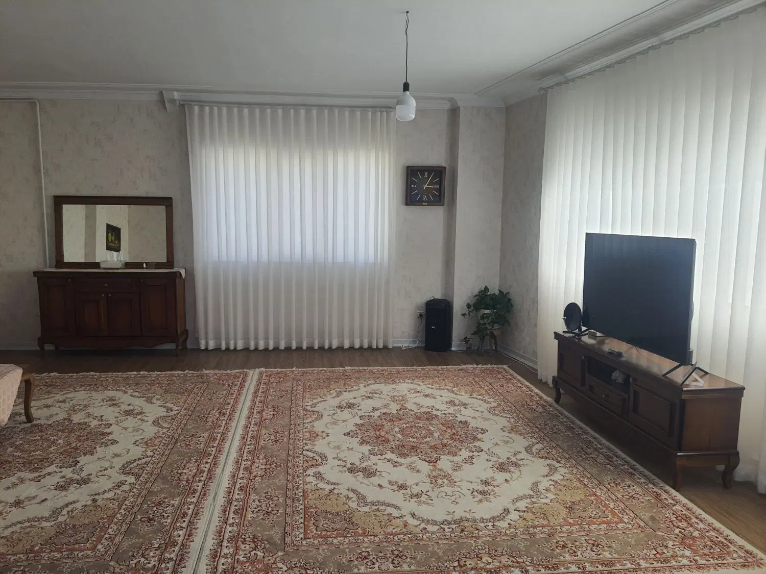 ۱۰۲ متر   تک واحدی    آقا جانی بیگ