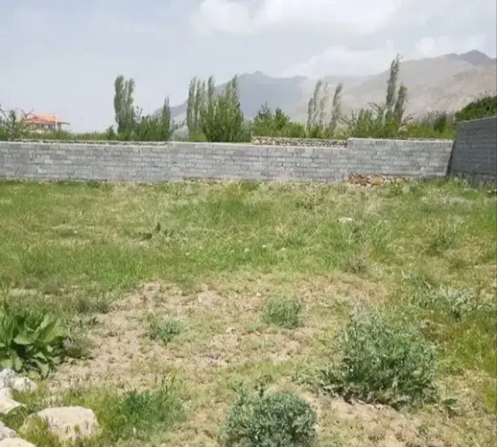 زمین خالی از اتوبان اصلی 50متر فاصله دارد