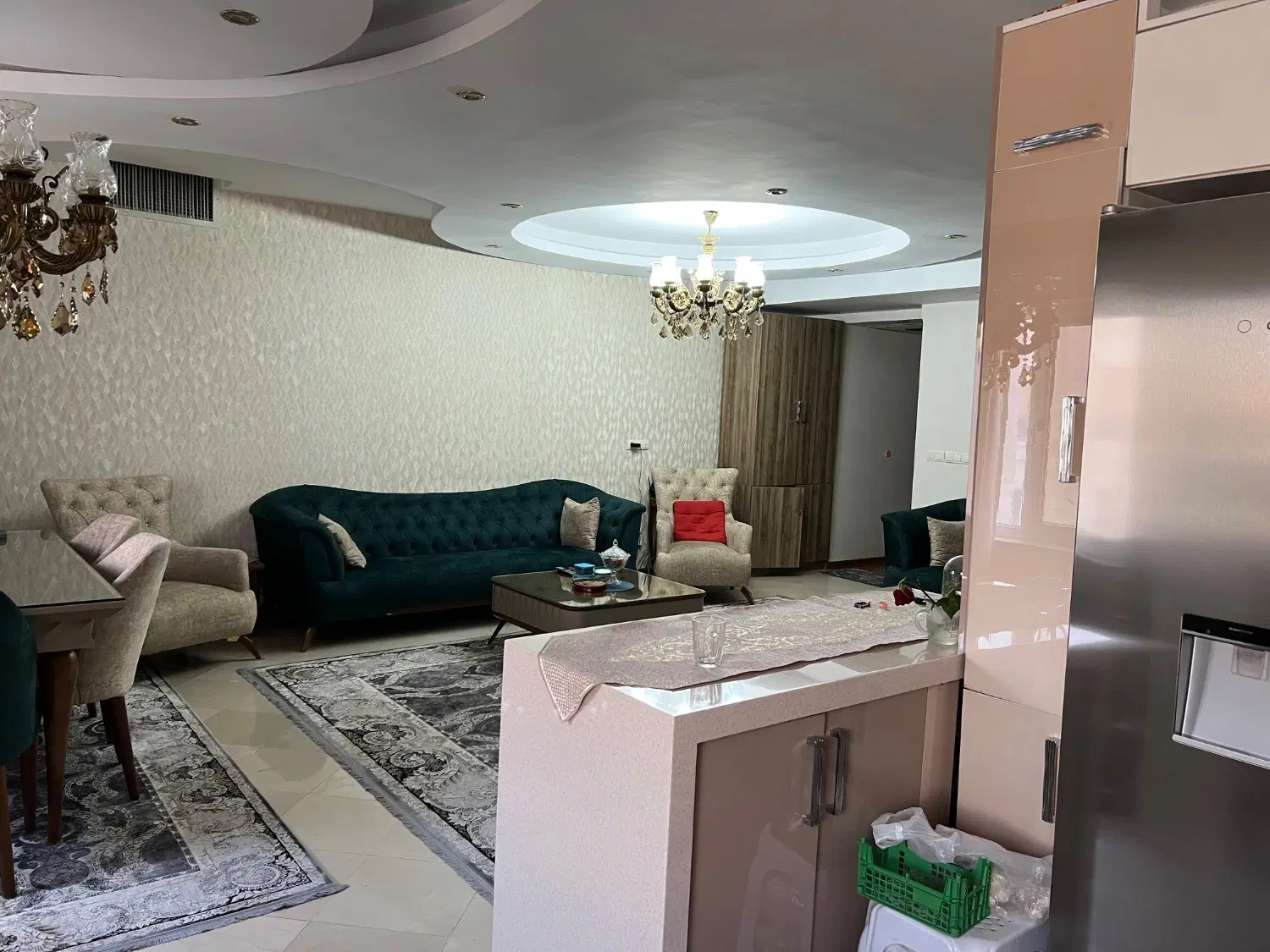 60 متر با پارکینگ و انباری (غیر مزاحم و سندی )