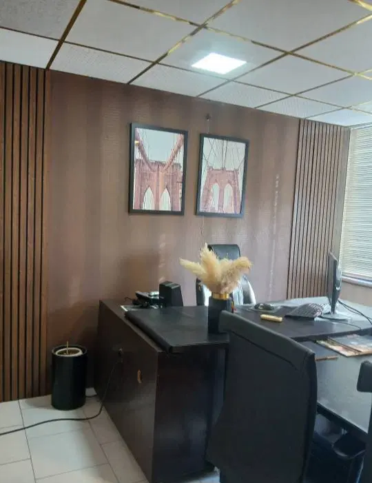 بر شریعتی چند قدمی مترو۹۵ متر دفتر کار