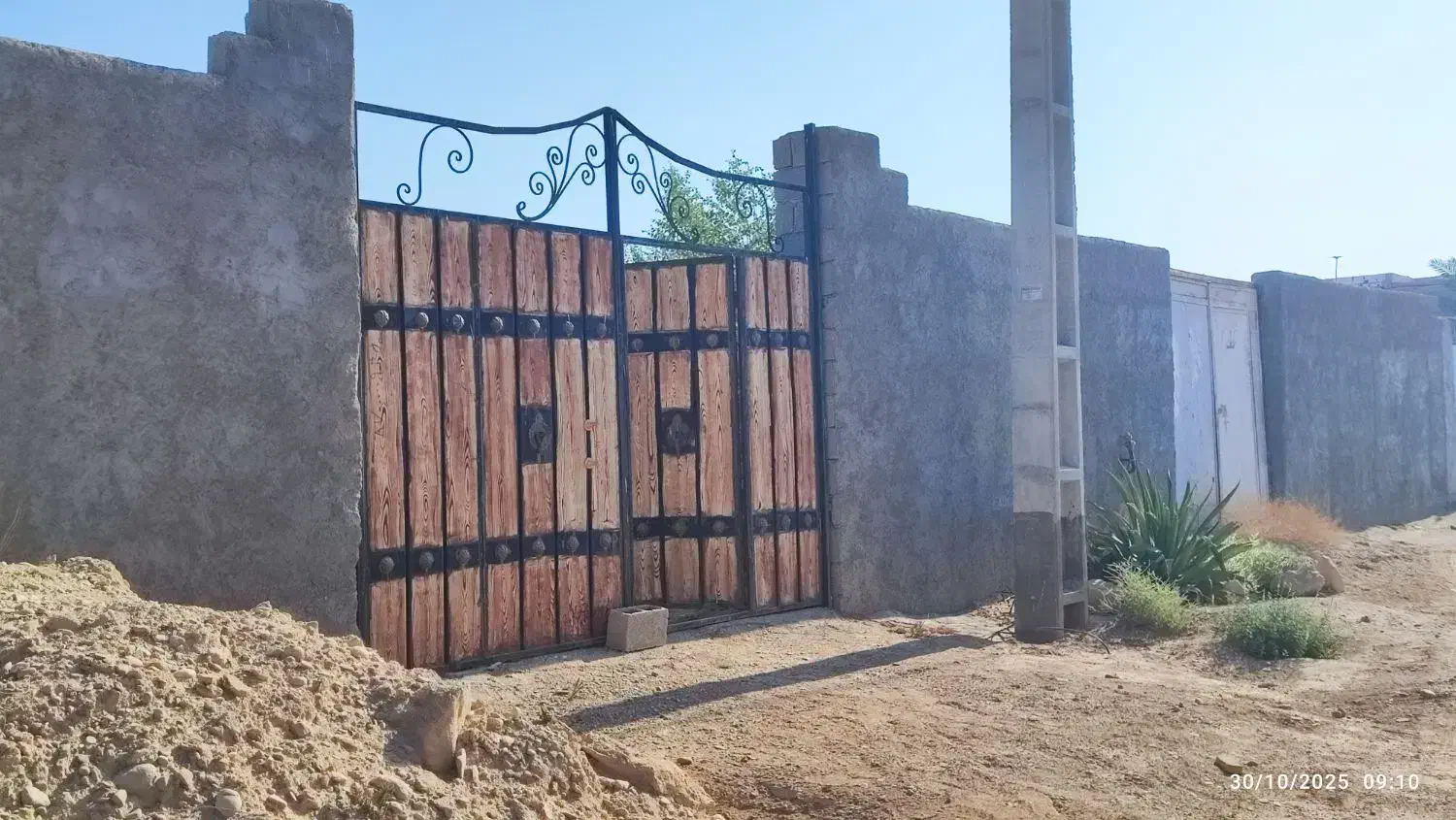 خانه باغ به فروش می رسد(منزل مسکونی)