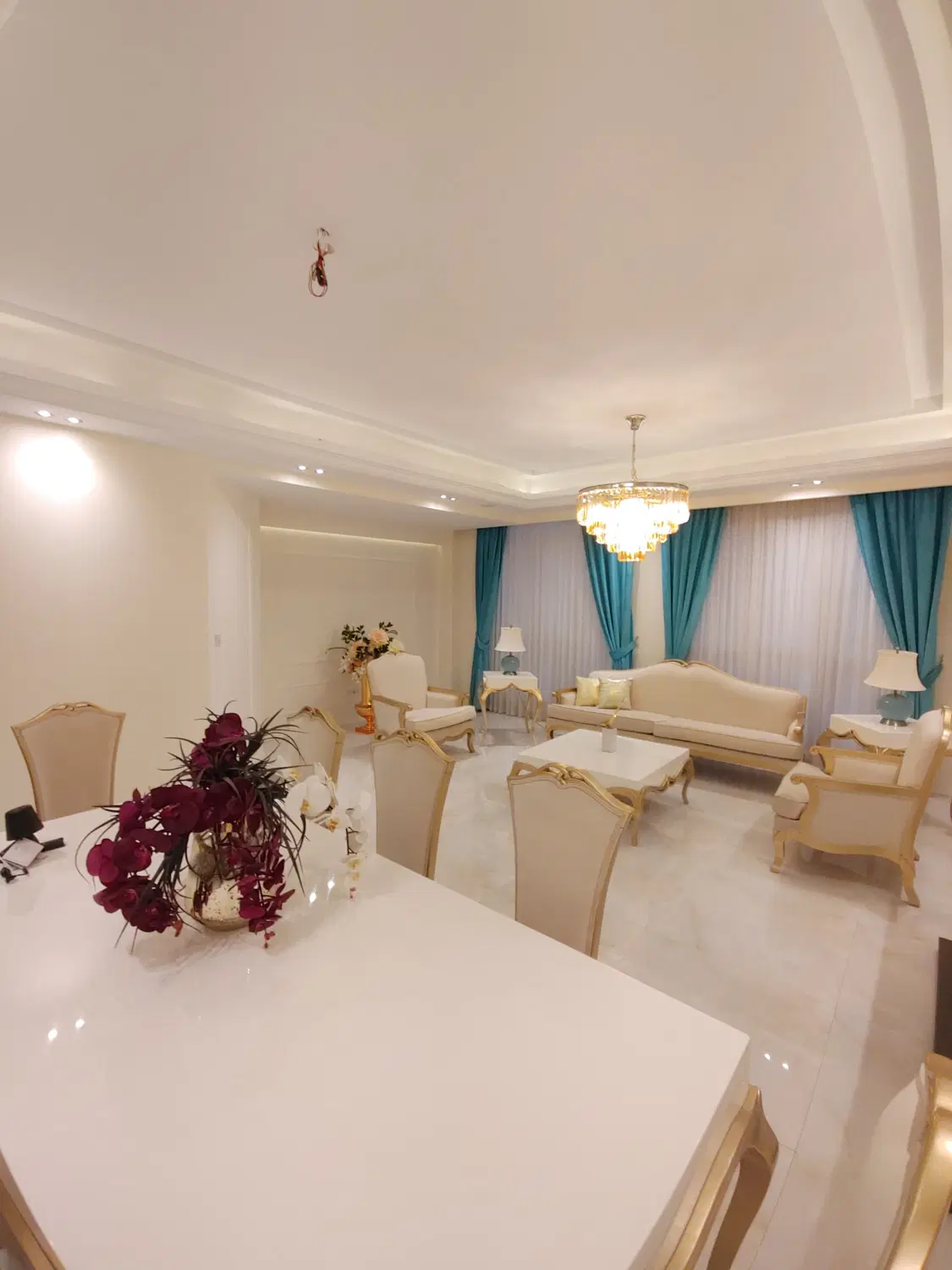 زعفرانیه ۲۱۵ متر _۴ خواب _تاپ لوکیشن_۲پارکینگ