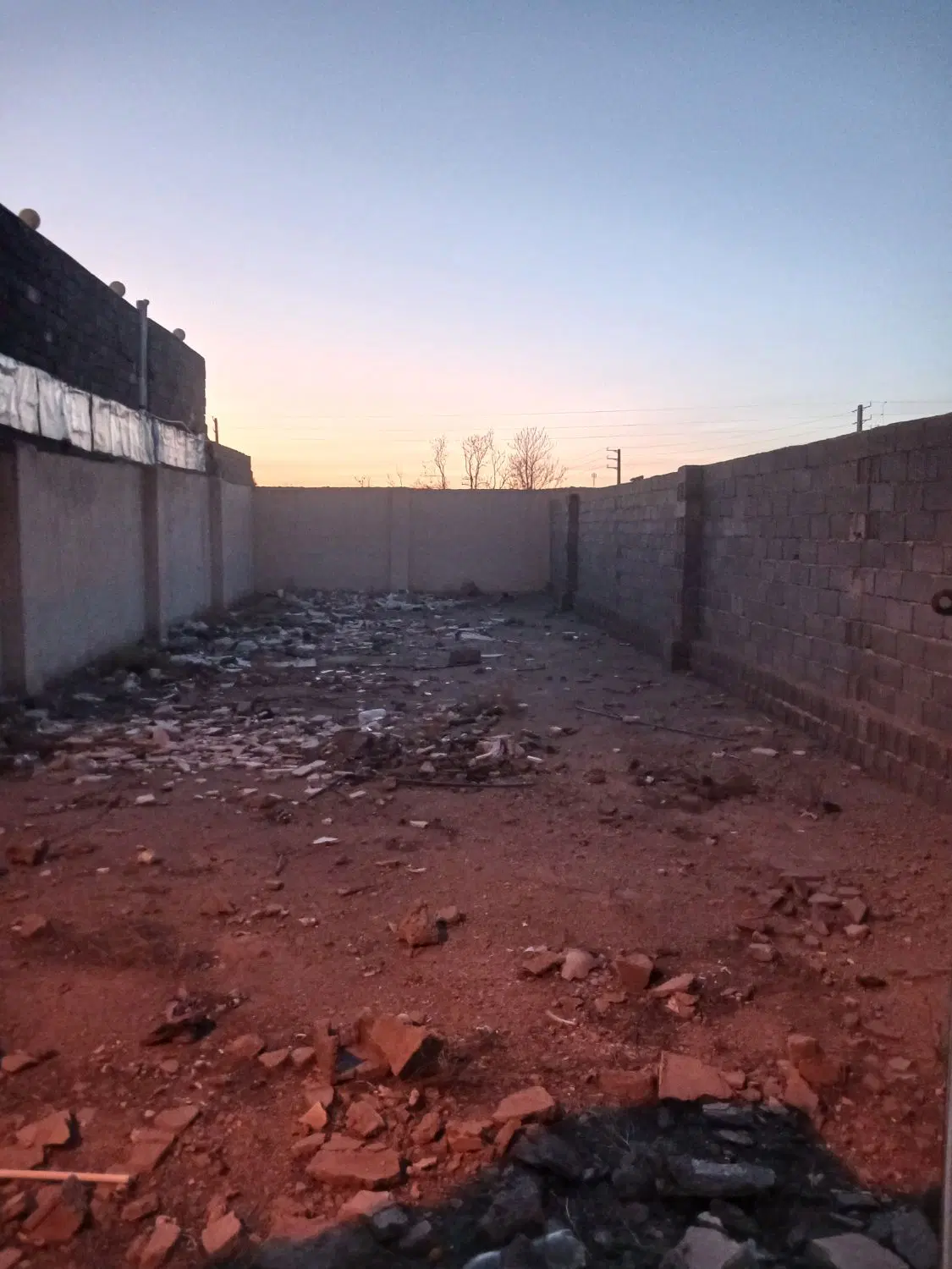 چهاردیواری ۲۰۰مترکبودگنبد گلستان دوم کوچه اتحاد