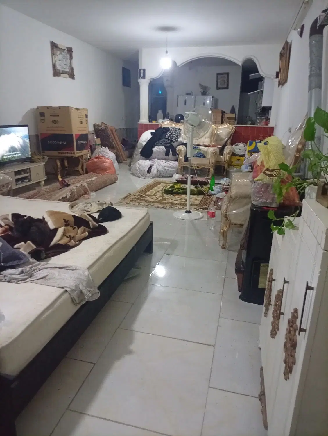 آپارتمان طبقه دوم همکف با پارکینگ تمیز فوری رهن...