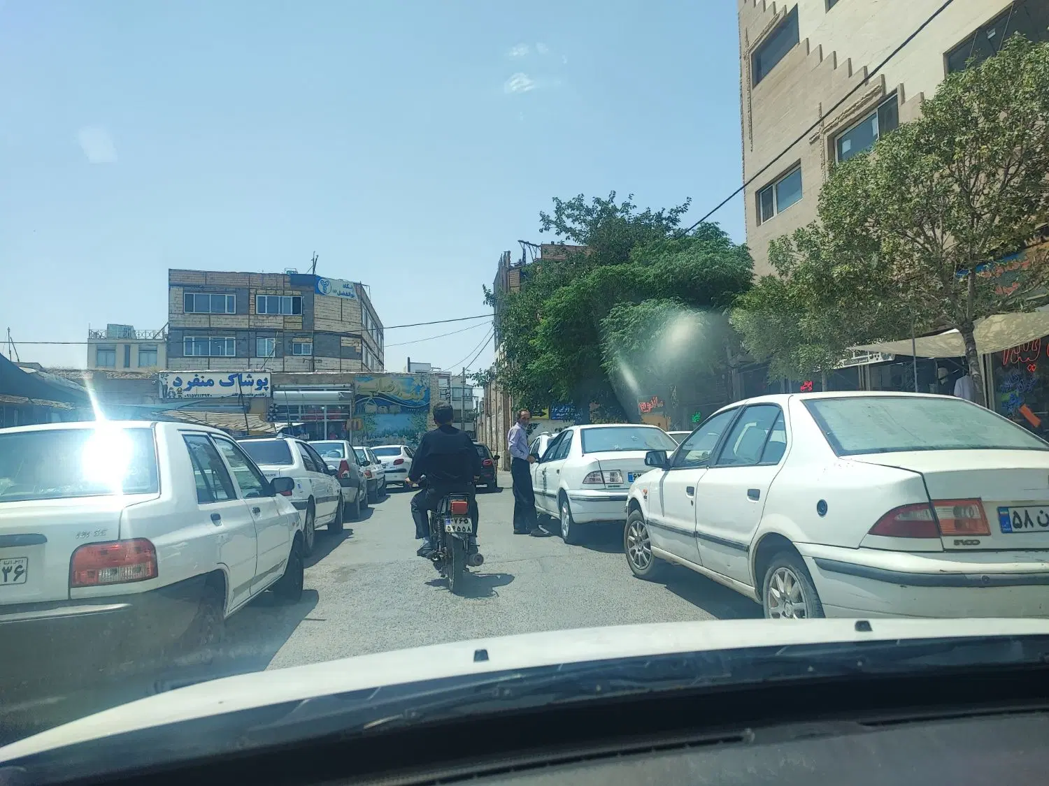 ۷۵ زمین پشت مسجد جامع