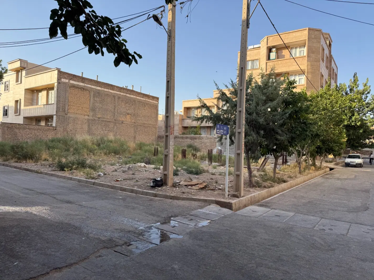 زمین ۲۰۰ متری مسکونی گویم