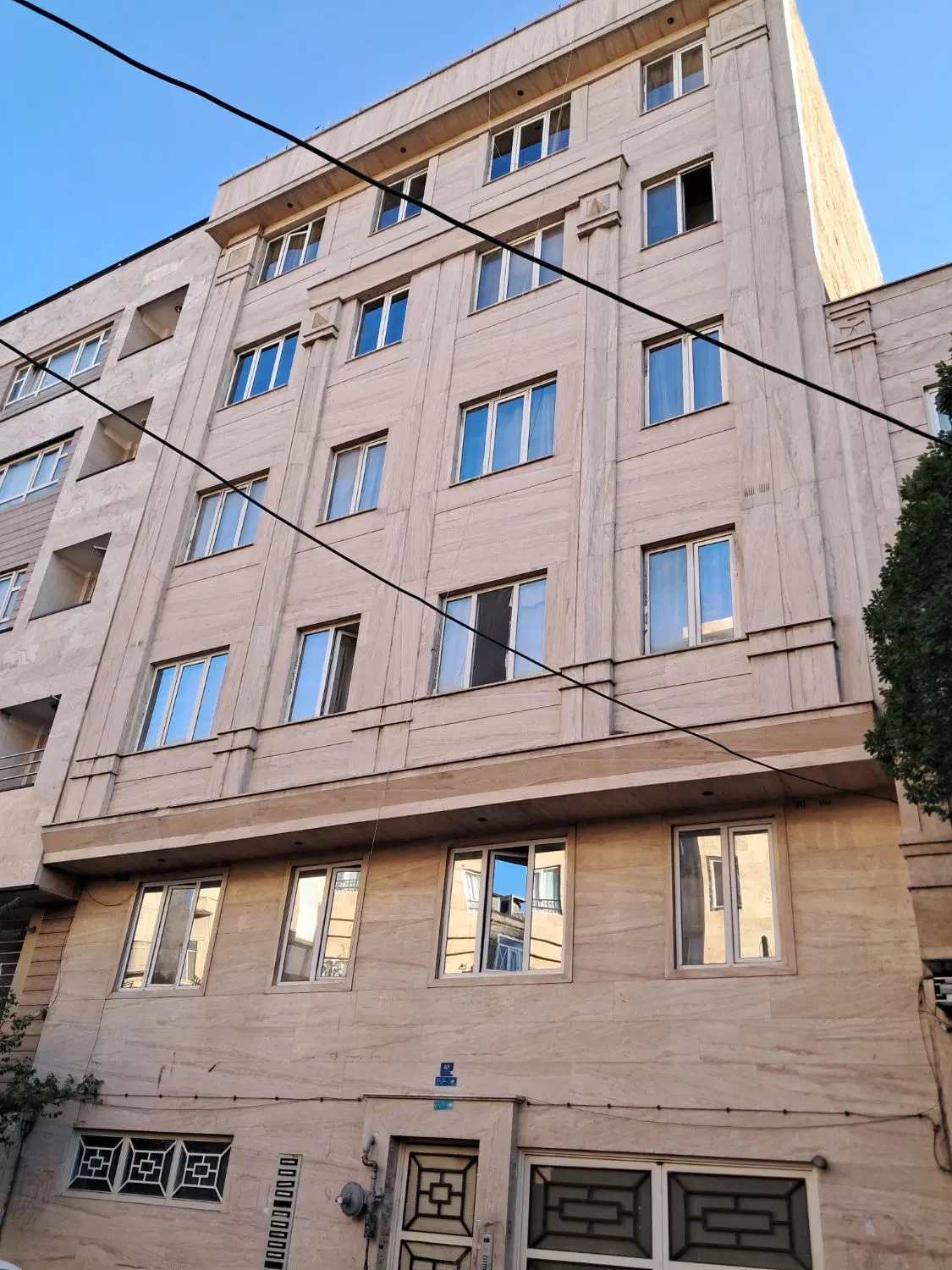 ۵۰ متر پارکینگ اسانسور انباری استخر