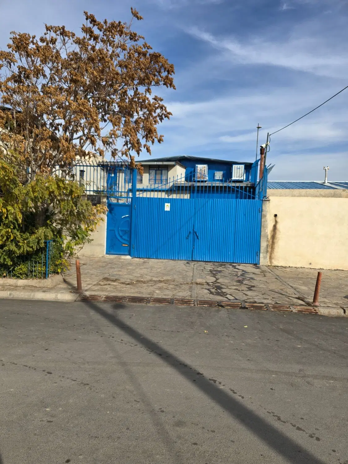 سوله تجاری دارای آب برق گاز