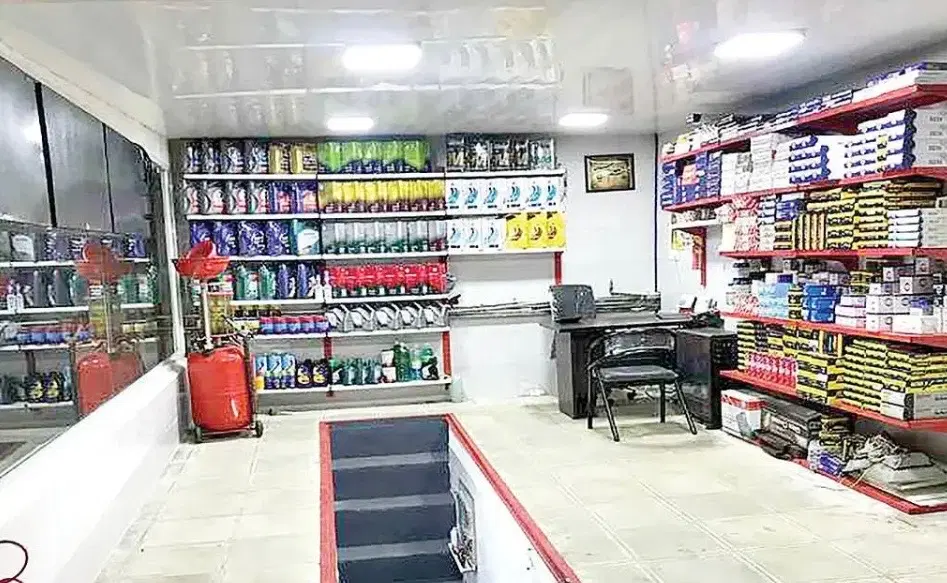 مغازه ۴۳متری+۲واحد مسکونی