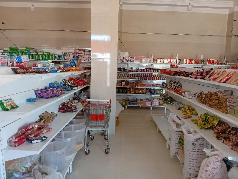 یک عدد سوپر مارکت با کل وسایلش واگذار میشود