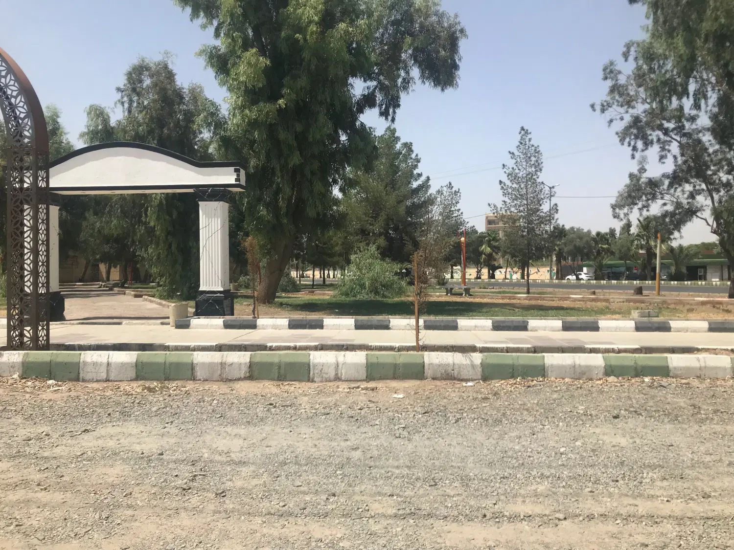 زمین فروشی لخشک