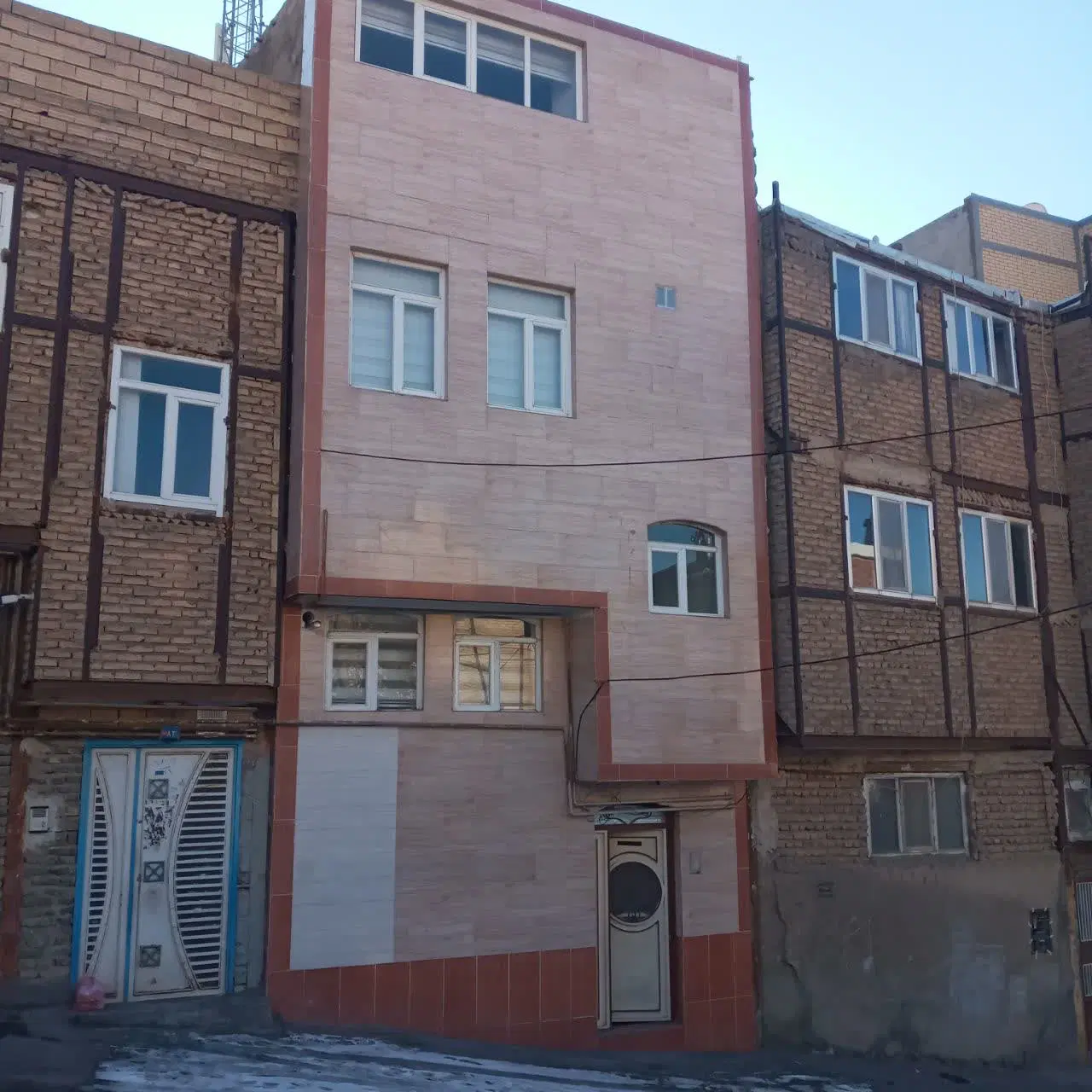 حیاط سه طبقه عباسی چشم انداز