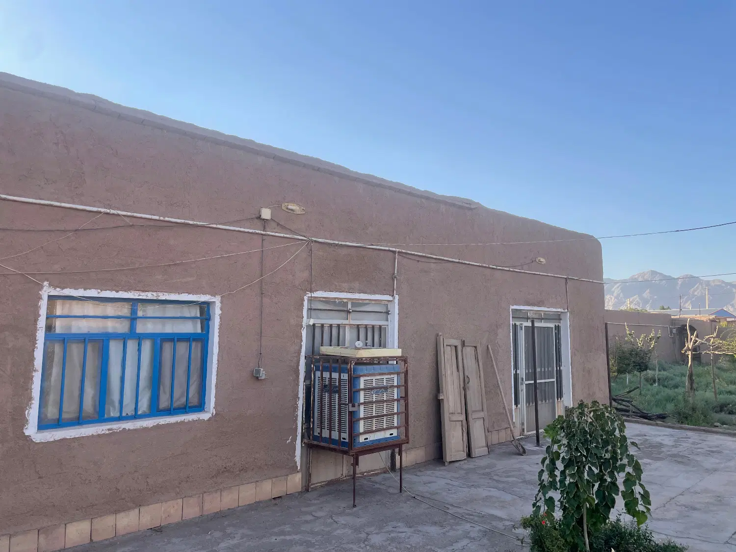 خونه باغ قدیمی