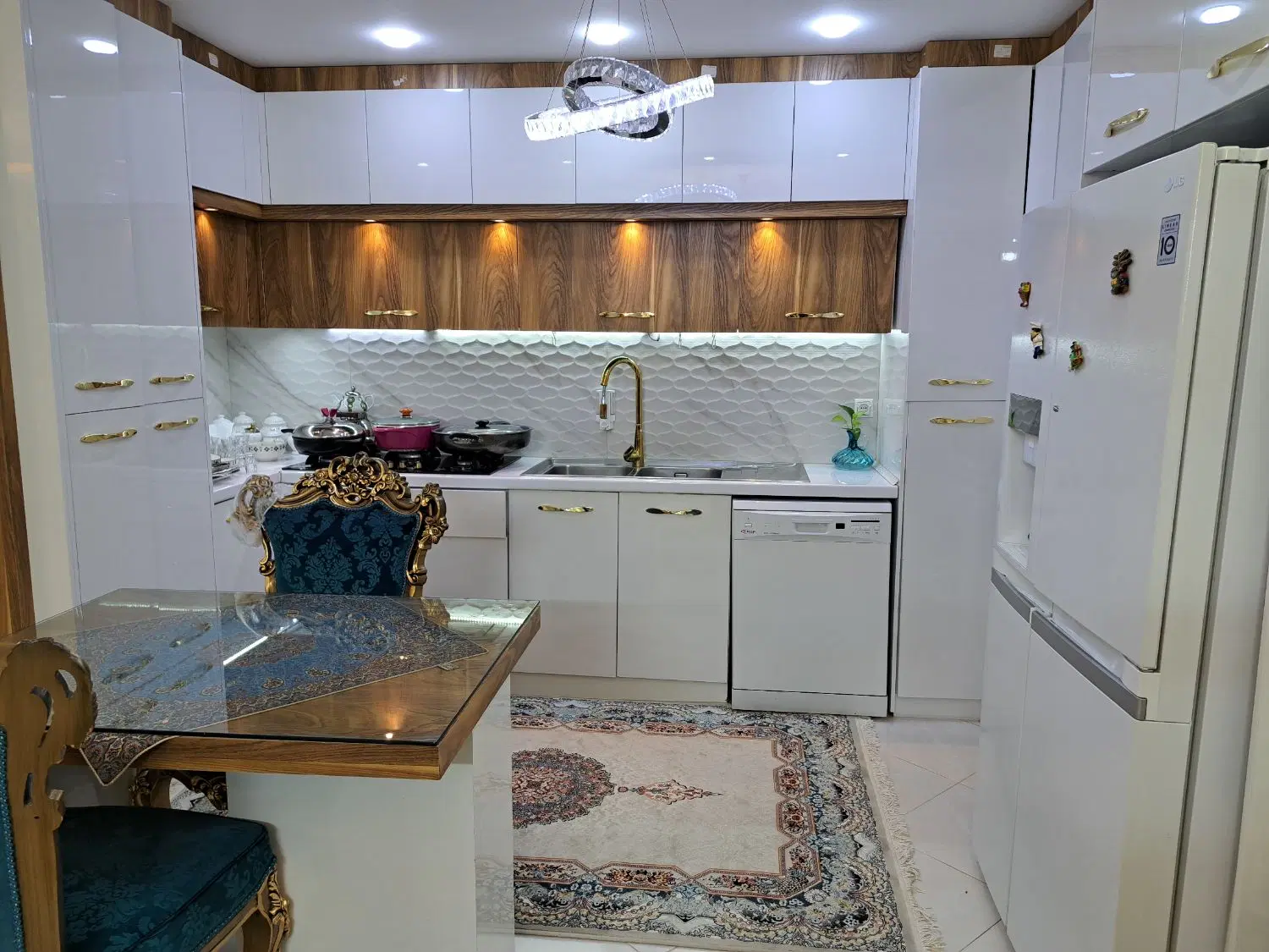 اپارتمان شیک و پر نور