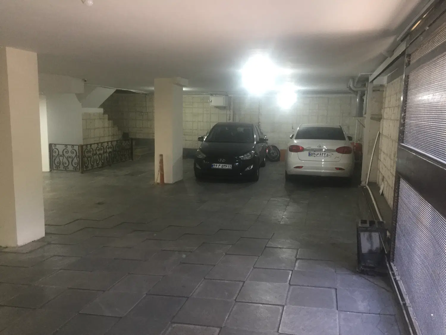 واحد بر خیابان اکبر مشهدی